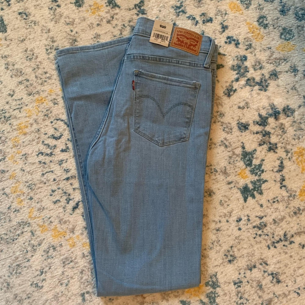Levi's Women's 314 Shaping Straight Jeans- new with tags
